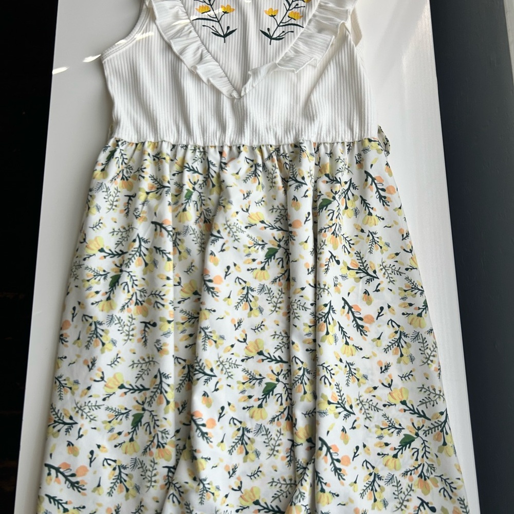 4/10$ two Dresses with White and Yellow and red with black and two sweaters